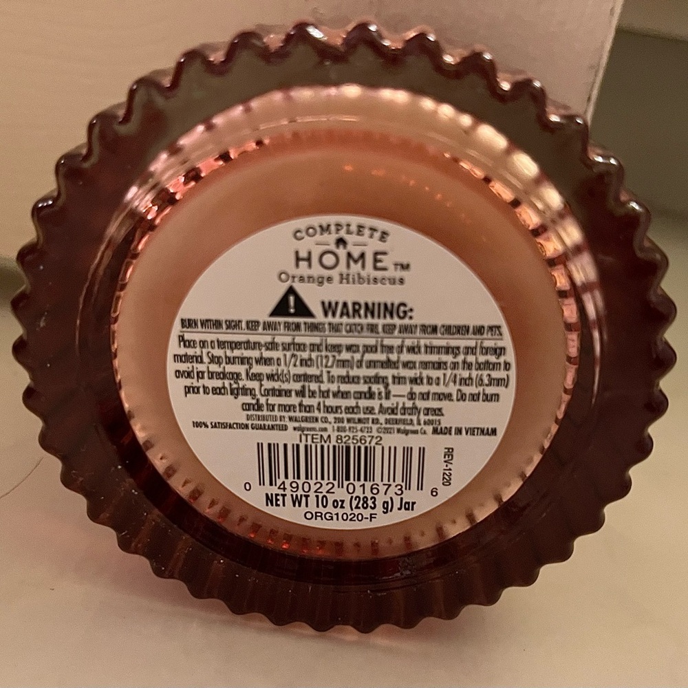 Complete Home Orange Hibiscus Candle - Picture 4 of 4